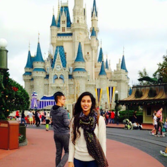 Meet your Posher, Denisse - Picture 1 of 1